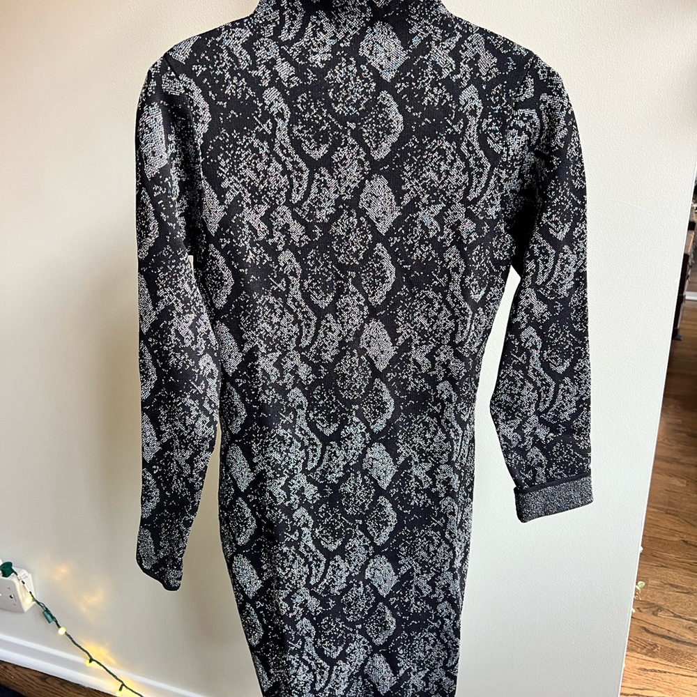 John + Jenn Snakeskin black & silver shiny dress